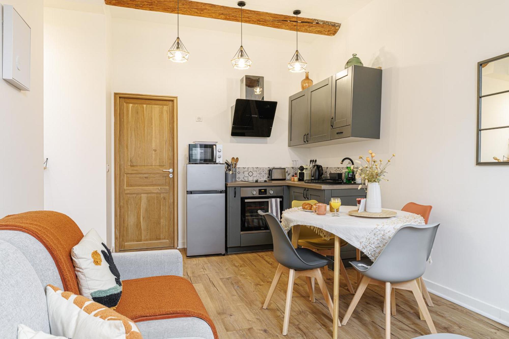 Апартаменты Old Town Antibes Superb New Flat, For 3, Ac, Wi-Fi Экстерьер фото