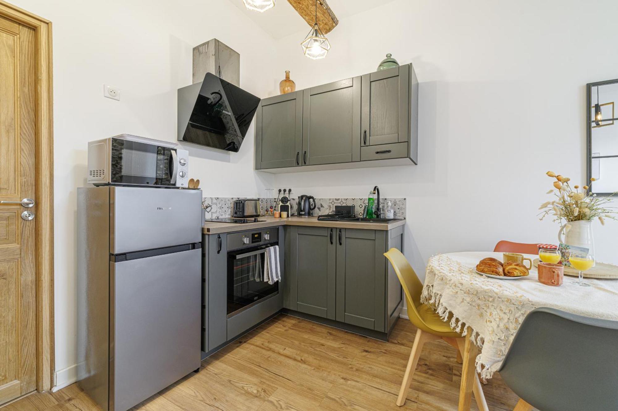 Апартаменты Old Town Antibes Superb New Flat, For 3, Ac, Wi-Fi Экстерьер фото