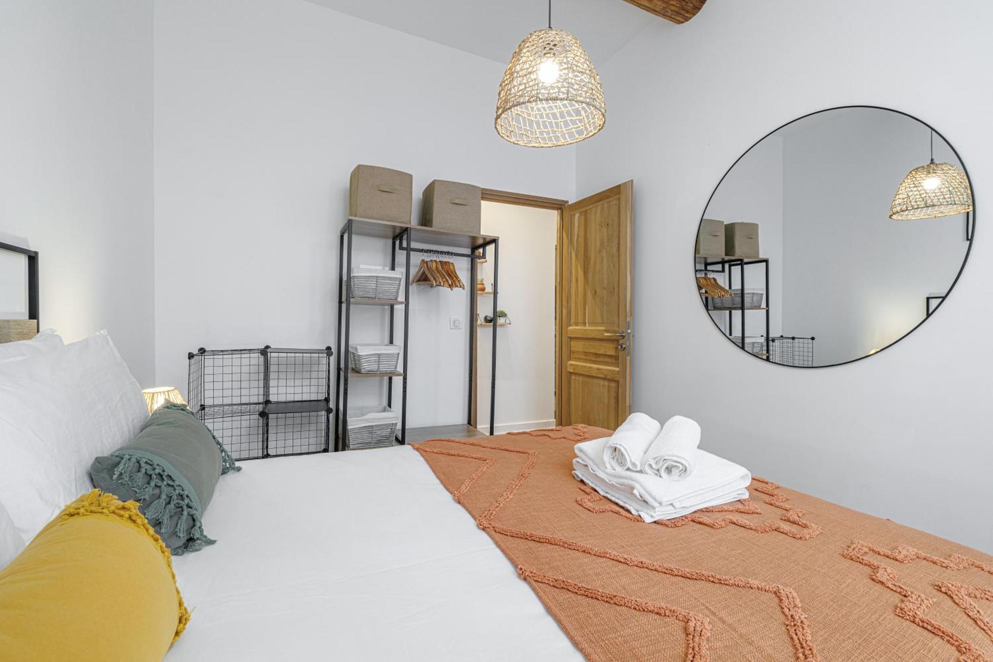 Апартаменты Old Town Antibes Superb New Flat, For 3, Ac, Wi-Fi Экстерьер фото