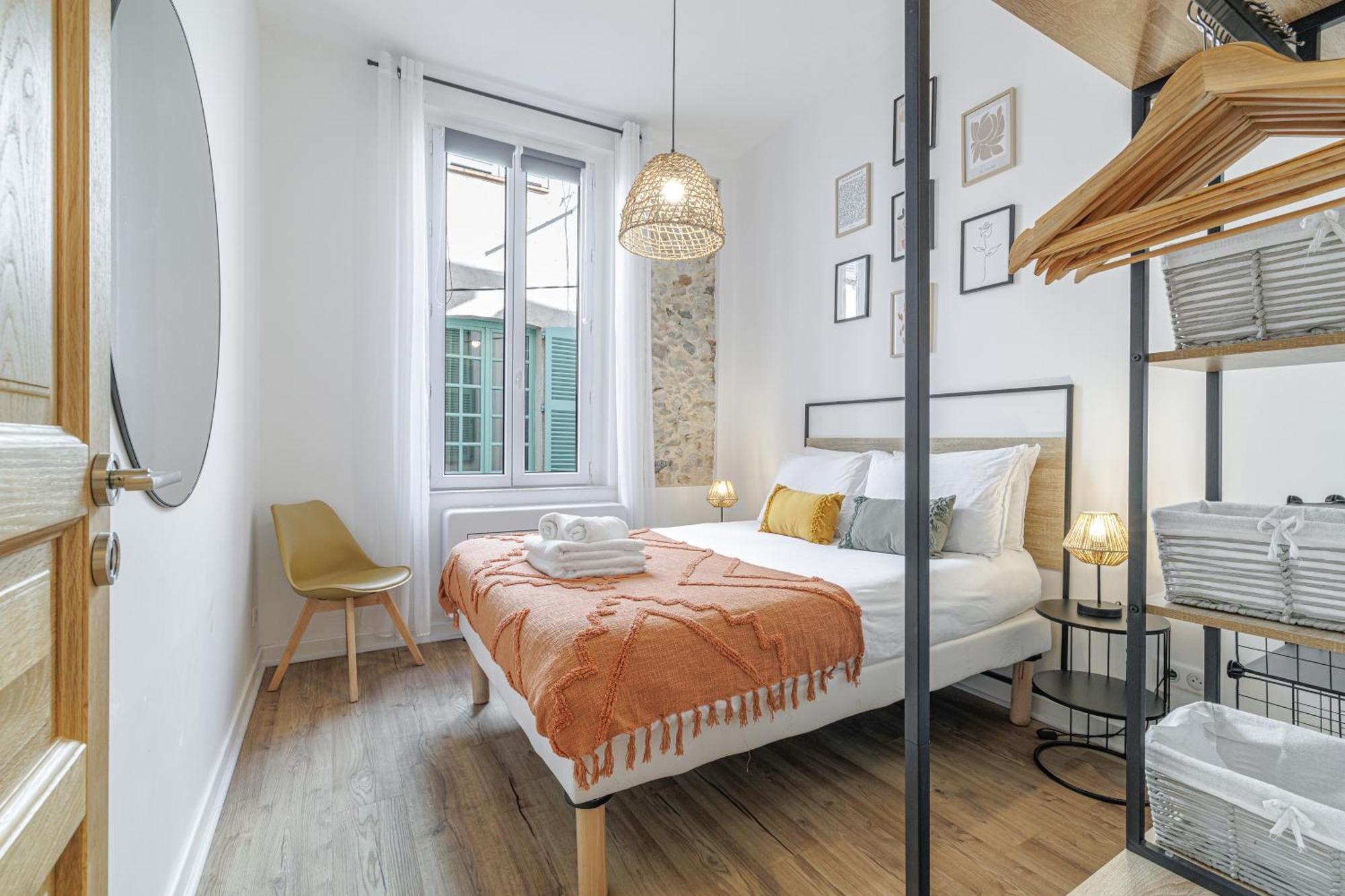 Апартаменты Old Town Antibes Superb New Flat, For 3, Ac, Wi-Fi Экстерьер фото